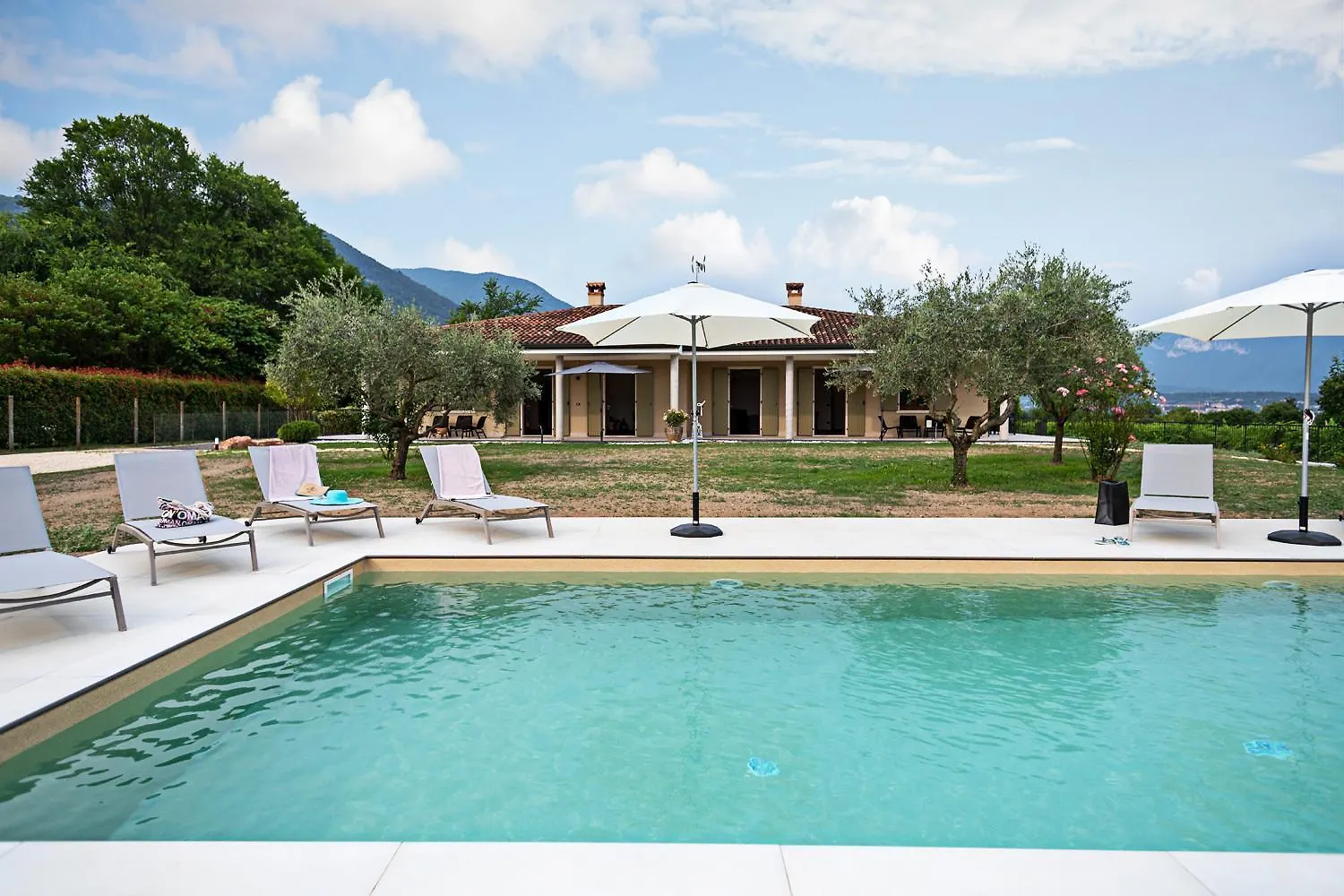 Chalet Villa Ida - Regarda Travel Costermano Italy